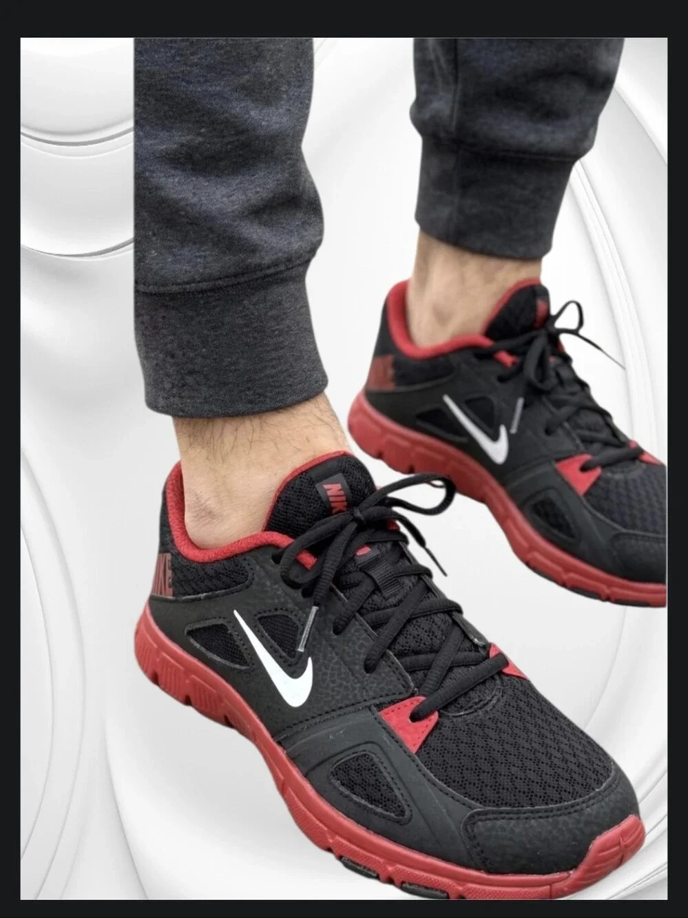 Nike Men's Black & Red Running Sneakers
